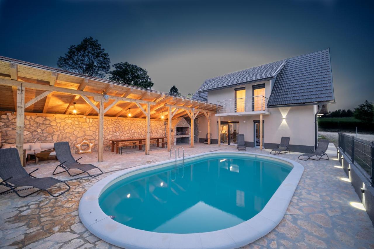 Villa Nesa - Beautiful Guest House At Continental Croatia With Outdoor Swimming Pool, Sauna And 3 Bedrooms Plaški 外观 照片